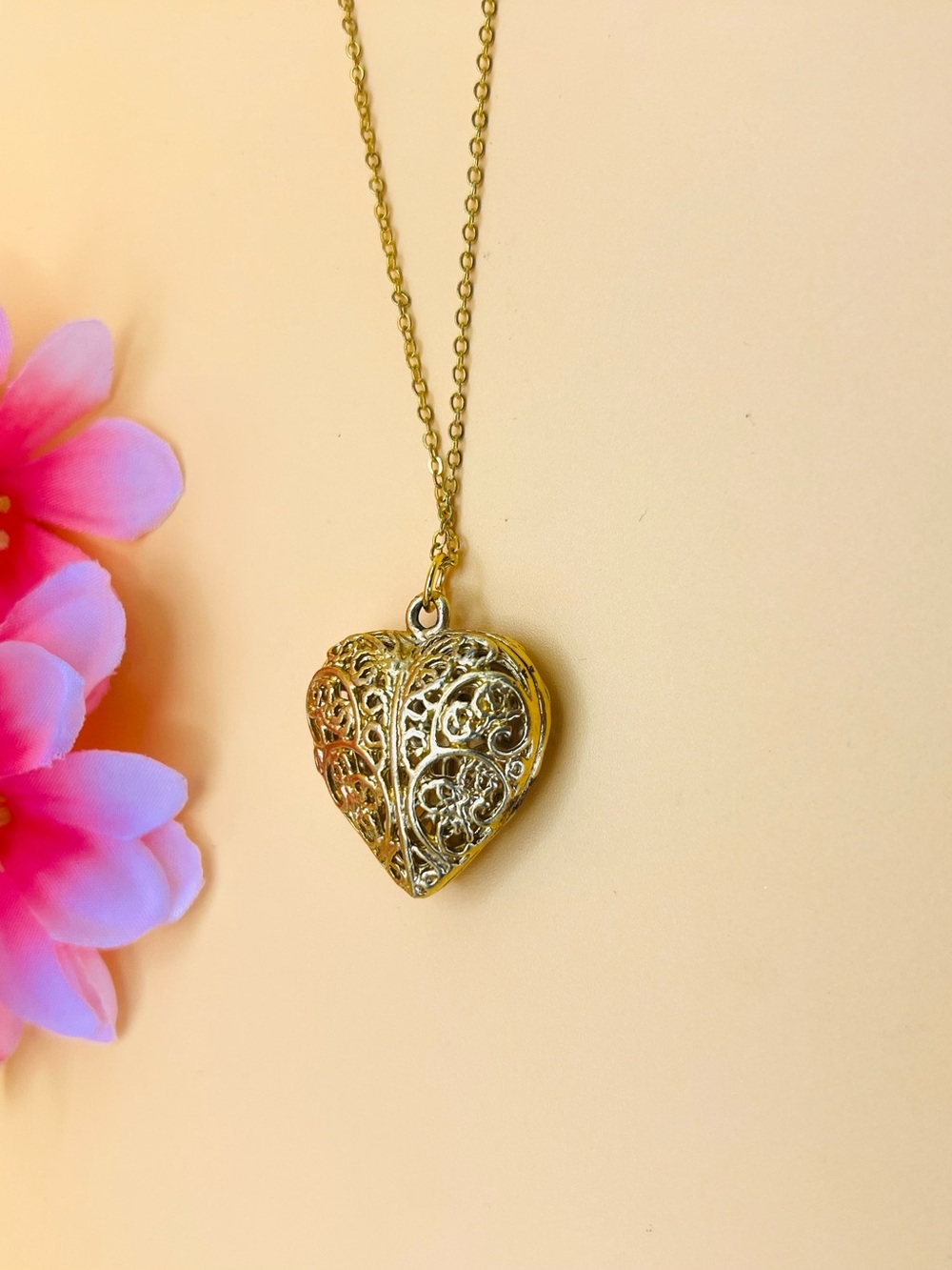 Filigree Heart Pendant Necklace - Gold Tone